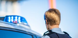Wegen eines Unfalls mit zwei Schwerverletzten in Mülheim an der Ruhr waren mehrere Kräfte im Einsatz. (Symbolbild)