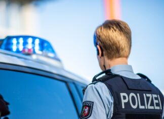 Wegen eines Unfalls mit zwei Schwerverletzten in Mülheim an der Ruhr waren mehrere Kräfte im Einsatz. (Symbolbild)