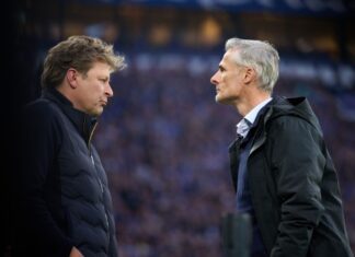 Schalkes Sportdirektor Youri Mulder (l) mit dem künftigen Ex-Trainer Kees van Wonderen.