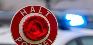 Auf die Aufforderung der Polizisten anzuhalten, reagierte der Bochumer nicht und versuchte zu fliehen. (Symbolbild)