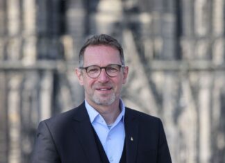 Den Kölner Dom zu erklimmen, ist enorm gefährlich, sagt Dombaumeister Peter Füssenich.