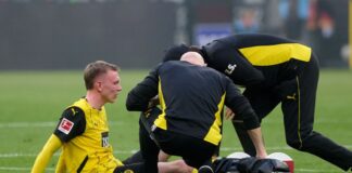Dortmunds Maximilian Beier verletzte sich im Spiel gegen Borussia Mönchengladbach und musste ausgewechselt werden. 