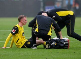 Dortmunds Maximilian Beier verletzte sich im Spiel gegen Borussia Mönchengladbach und musste ausgewechselt werden. 