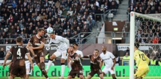 Erzielte mit seinem 18. Saisontor die Führung: Leverkusens Patrik Schick (3.v.l.). 