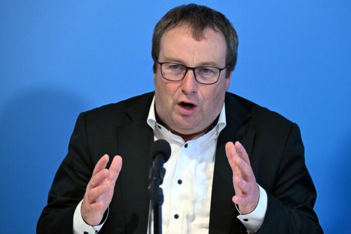 Umweltminister Oliver Krischer Umweltminister Oliver Krischer (Grüne) sieht einen «ungewöhnlichen Dürre-Frühling» in NRW (Archivfoto)
