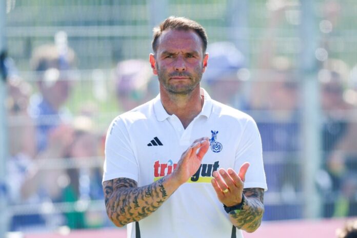 MSV Duisburgs Trainer Dietmar Hirsch.
