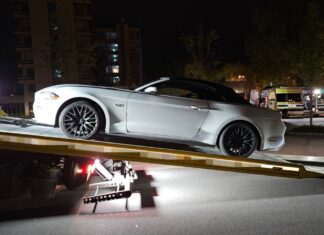 Diesen Sportwagen mit einer illegal getunten Abgasanlage hat die Polizei gleich sichergestellt.