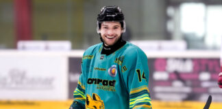 Tobias Fischer kommt an den Sandbach. Foto: Daniela Schmidt