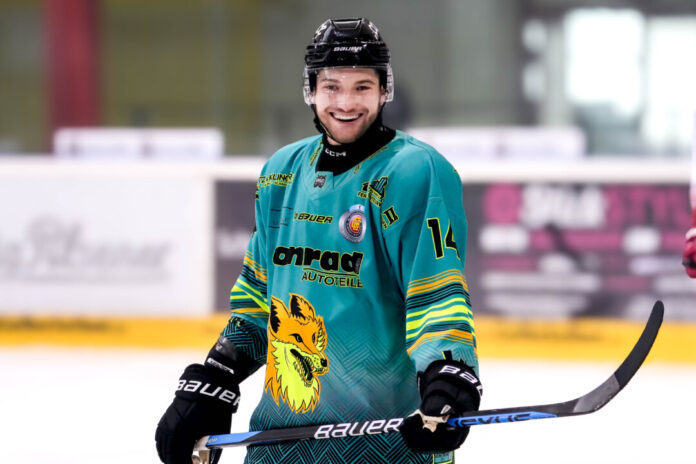 Tobias Fischer kommt an den Sandbach. Foto: Daniela Schmidt
