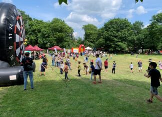 Die Organisatoren des diesjährigen Kinderspielfestes am Rodelberg hoffen auf schönes Wetter und zahlreiche Besucherinnen und Besucher – so wie 2023. Archivfoto: Stadt Ratingen