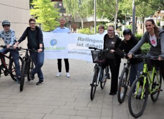 Mitglieder des Ratinger Jugendrates und der Ratinger Fahrradbeauftragte rufen zur Teilnahme am Stadtradeln 2025 auf (v.l.n.r.): Nico Sengupta, Konstantin Westhoff, Kenny Weißgerber (Fahrradbeauftragter), Jasper Claus, Finja Reuter, Bibiana Rudakowski, Magdalena Lepper. Foto: Stadt Ratingen