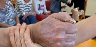 In den Selbstverteidigungskursen lernten die Teilnehmenden den Umgang mit einem Kubotan. Foto: Stadt Ratingen