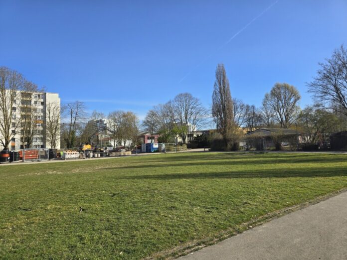 Blick auf den Bolzplatz in West , Bild: Alexander Heinz
