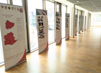 Im Wandelgang des Rathaus-Westflügels in der ersten Etage gewinnt man einen plastischen Eindruck von der Entwicklung Ratingens in den letzten 50 Jahren. Foto: Stadt Ratingen