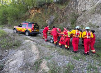 Dir Einsatzkräfte bei der Inbetriebnahme des Mehrzweckboots der Feuerwehr Mettmann. Foto: FW Mettmann