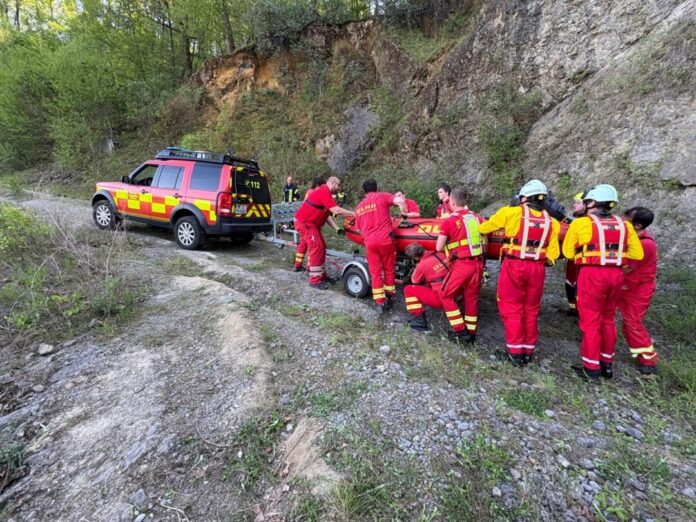 Inbetriebnahme des Mehrzweckboots der Feuerwehr Mettmann Dir Einsatzkräfte bei der Inbetriebnahme des Mehrzweckboots der Feuerwehr Mettmann. Foto: FW Mettmann