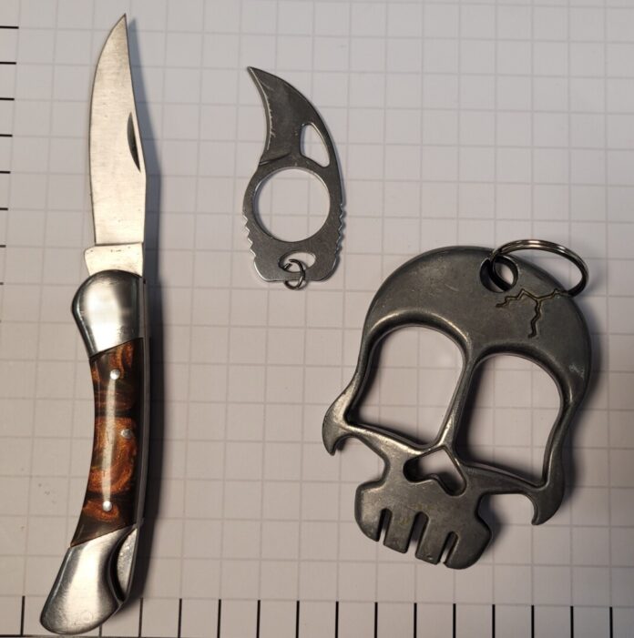 Diese Gegenstände fanden die Beamten bei dem Mann aus Velbert. Foto: Bundespolizei