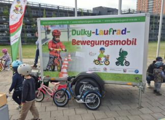 Der CDU-Landtagsabgeordnete Martin Sträßer unterstützt das Bewegungsprojekt der Radsportjugend NRW. Foto: Team Martin Sträßer