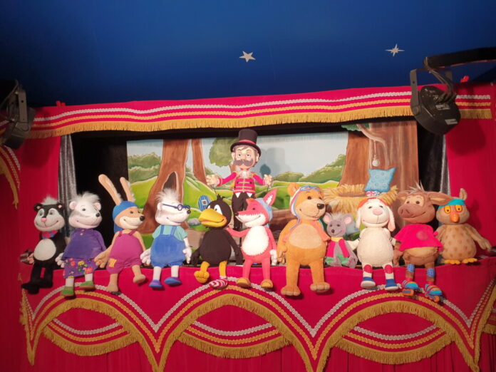 "Der kleine Rabe Socke:" wird als Puppentheater aufgeführt. Foto: Toni Barber