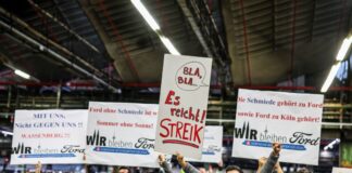 Die Stimmung war schon im Dezember schlecht bei Ford in Köln, wie viele Beschäftigte auf einer Betriebsversammlung deutlich machten - sie bangen um ihre berufliche Zukunft.