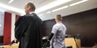Prozessauftakt gegen einen jungen Polizisten am Landgericht Düsseldorf. 