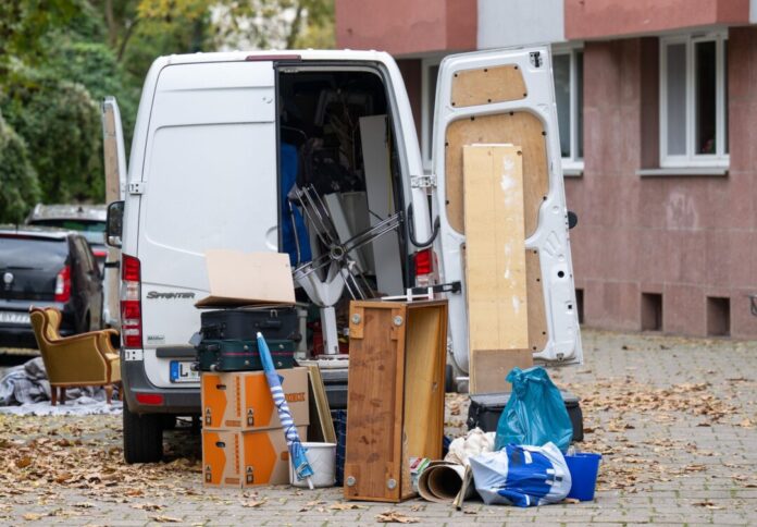 Die Verbraucherzentralen bieten jungen Leuten Online-Seminare für den Start in die Eigenständigkeit an. (Symbolbild)