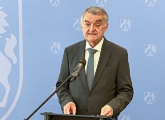 NRW-Innenminister Herbert Reul (CDU) sieht die Ermittlungen im Spionagefall am Anfang.