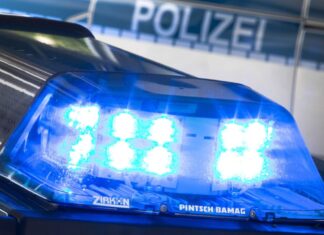 Ein Tatverdächtiger ist in U-Haft, ein anderer noch in Polizeigewahrsam (Symbolbild).