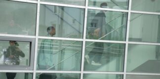 Jonathan Tah kommt zum Medizincheck.