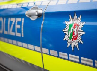  In Dortmund haben rechte Täter eine linke Szenekneipe beschädigt. Vier Personen wurden festgenommen.