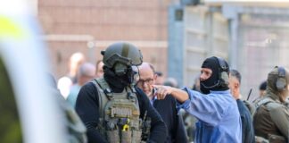 Auch schwer bewaffnete Einheiten der Polizei waren im Einsatz.