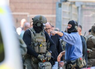 Auch schwer bewaffnete Einheiten der Polizei waren im Einsatz.