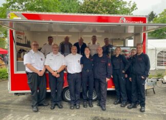 Offiziell eingeweiht wurde der Anhänger auf dem Feuerwehrfest in Neviges. Foto: Feuerwehr Velbert