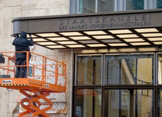 Am neuen Eingang zur Staatskanzlei Nordrhein-Westfalen wird gearbeitet. (Archivfoto)