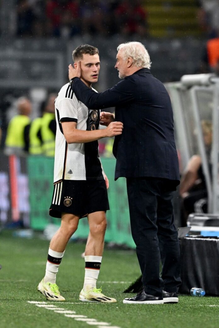 Rudi Völler hält sehr viel von Wirtz. 