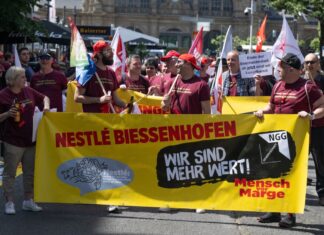 Nestlé-Beschäftigte kämpfen um ihre Jobs. 