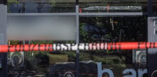 Der Tatverdächtige hatte vor einer Bar mehrere Menschen angegriffen und verletzt. 