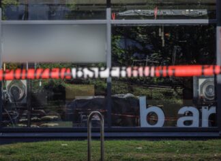 Der Tatverdächtige hatte vor einer Bar mehrere Menschen angegriffen und verletzt. 