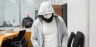 Abu Walaa 2021 vor dem Oberlandesgericht Celle - er klagt gegen seine Ausweisung nach seiner Haftentlassung. (Archivfoto)