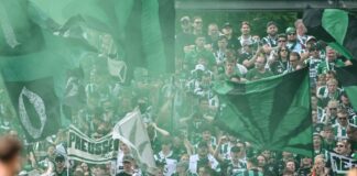 Jubel in Grün: Münster bleibt zweitklassig.