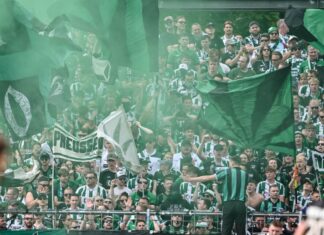 Jubel in Grün: Münster bleibt zweitklassig.