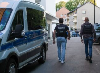 Nach dem Angriff eines Mannes auf mindestens fünf Menschen in Bielefeld gibt es einen SEK-Einsatz im Zusammenhang mit der Tat