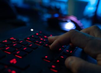 Cyberangriffe auf kritische Infrastruktur wie Krankenhäuser und Forschungseinrichtungen haben nach Angaben von Strafverfolgern in Nordrhein-Westfalen stark zugenommen. (Symbobild)