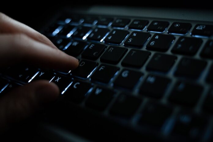 Cybersicherheit Die mutmaßlichen Drogenhändler sollen mehr als 750.000 Euro Umsatz gemacht haben. (Symbolbild)