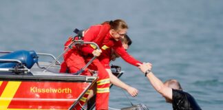 Fast 10.000 Rettungsschwimmer der DLRG sind im Sommer im Einsatz. (Archivbild)