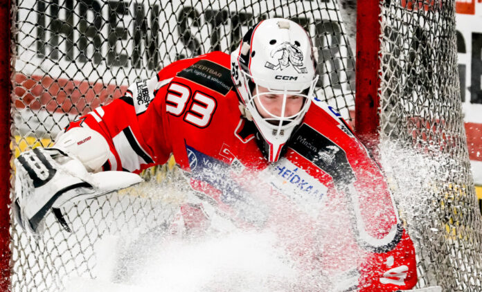 Leon Brunet bleibt bei den Ice Aliens. Foto: Daniela Schmidt