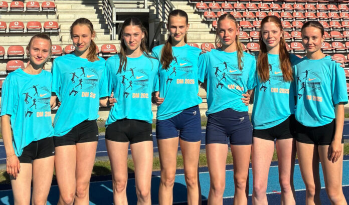 DM Teilnehmerinnen 2025 Feiern sportliche Erfolge: Marie Hensel, Elea Jobst, Carlotta Neuenhahn, Matilda Leowald, Neele Pangert, Sina Dahmen und Mara Lietz. Foto: TV Ratingen