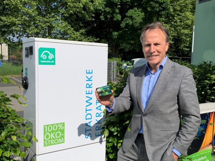 E-Ladeinfrastruktur - Stadtwerke kooperieren mit ladenetz.de Gregor Jeken, Geschäftsführer der Stadtwerke Erkrath, freut sich über die neue Partnerschaft mit ladenetz.de – ein starker Impuls für die E-Mobilität in Erkrath. Foto: Stadtwerke Erkrath