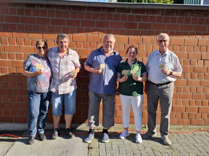 Ex-Pokale25-2 Foto der Sieger: Sabine Isenhardt, Hartmut Nettelbeck, Hans-Willi Joram, Nadja Bovensiepen und Reinhard Tewes. Foto: privat