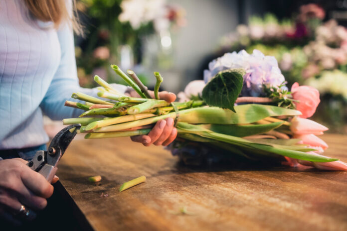 Viele Floristinnen haben laut Gewerkschaft eine Sechs-Tage-Woche und wenig Urlaub. Foto: : IG BAU/Tobias Seifert